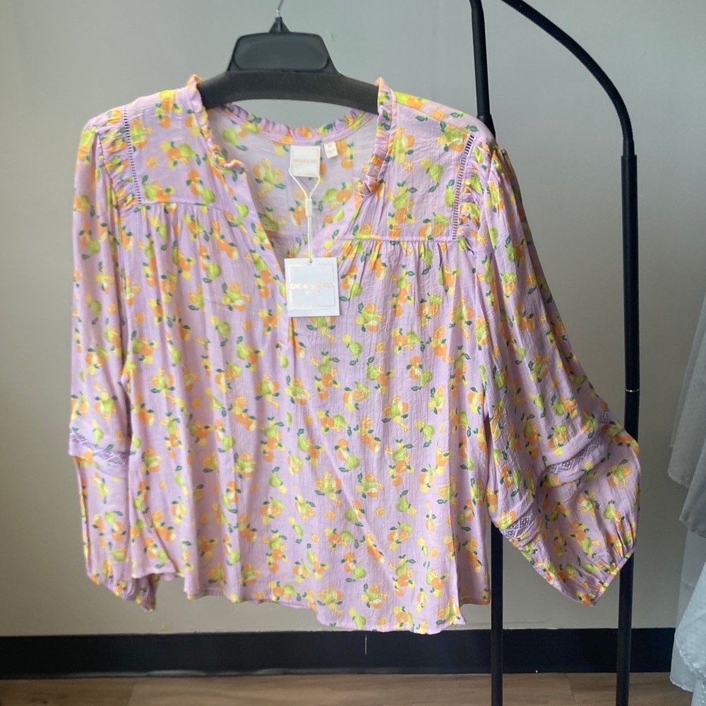 Zac & Rachel top boho lemon and fruit print crochet like details lavender 3X